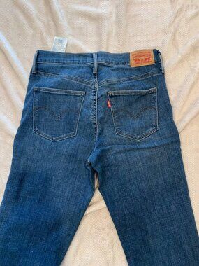 Levi’s Slimming Straight Jeans Size 27 – Classic Medium Wash Denim